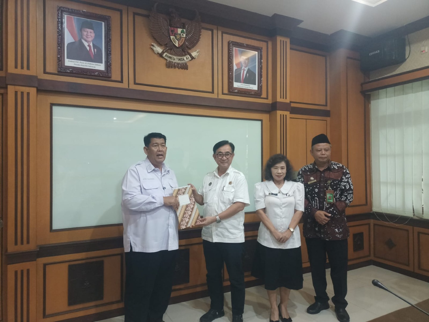 Kepala Divisi Pengelolaan dan Pengembangan Wakaf BWI DIY Hadiri Penyerahan Sertifikat Tanah Wakaf.